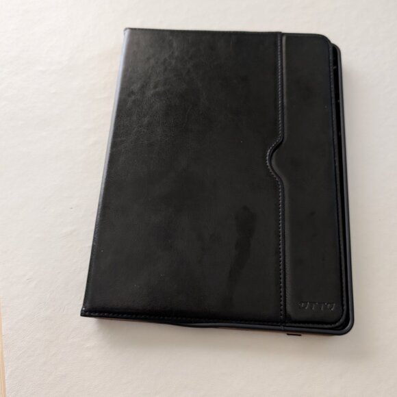Apple iPad 9th Gen 10.2in 64GB Wi-Fi β Excellent Condition w/ Bonus Case - Picture 10 of 16